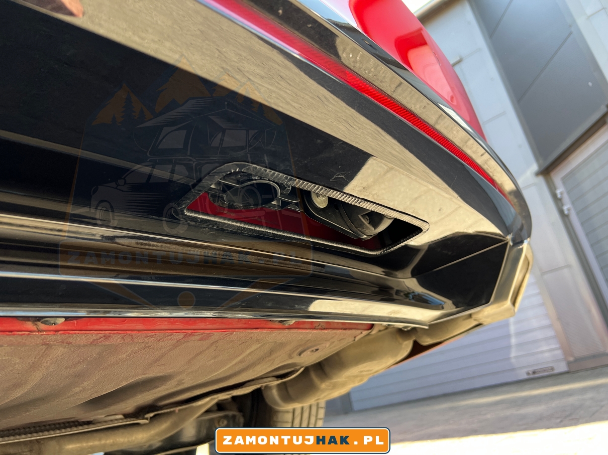 Tył Skody Octavii IV RS bez haka holowniczego, pokazujący czysty i elegancki wygląd zderzaka.